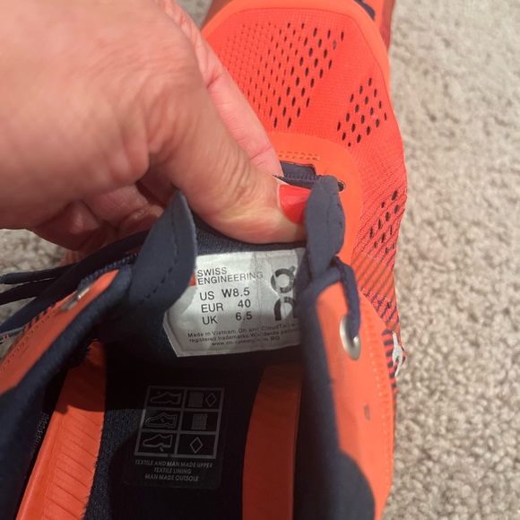 ON Womens Cloud Running Coral Orange & Navy Lightweight Running Shoes, 8.5. - Picture 4 of 8